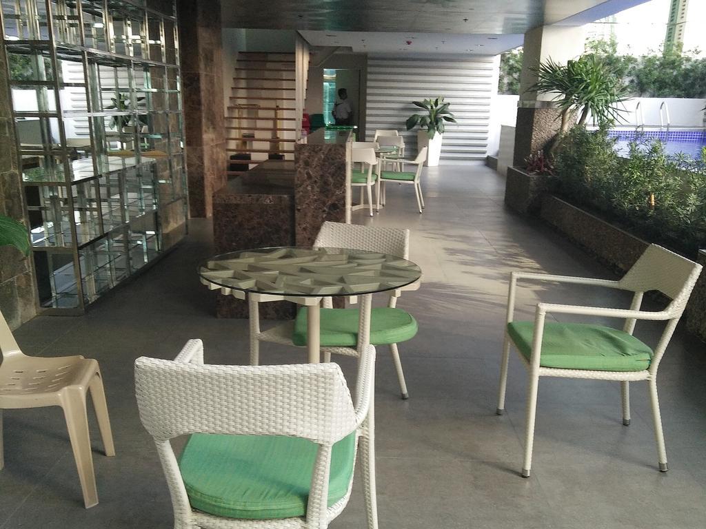 Currency Serviced Suites Manille Extérieur photo