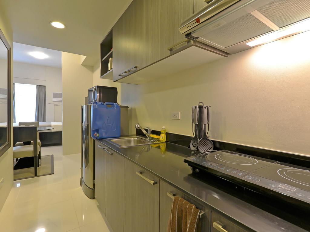 Currency Serviced Suites Manille Extérieur photo